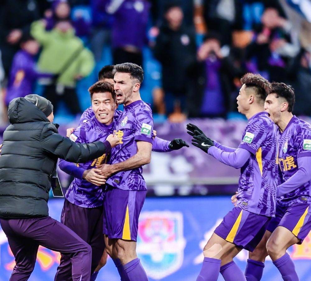 腰形成夹击 腰形成夹击